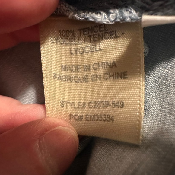 ❤️Cloth‎ & Stone Sleeveless Button Down Chambray Blouse - Picture 4 of 5